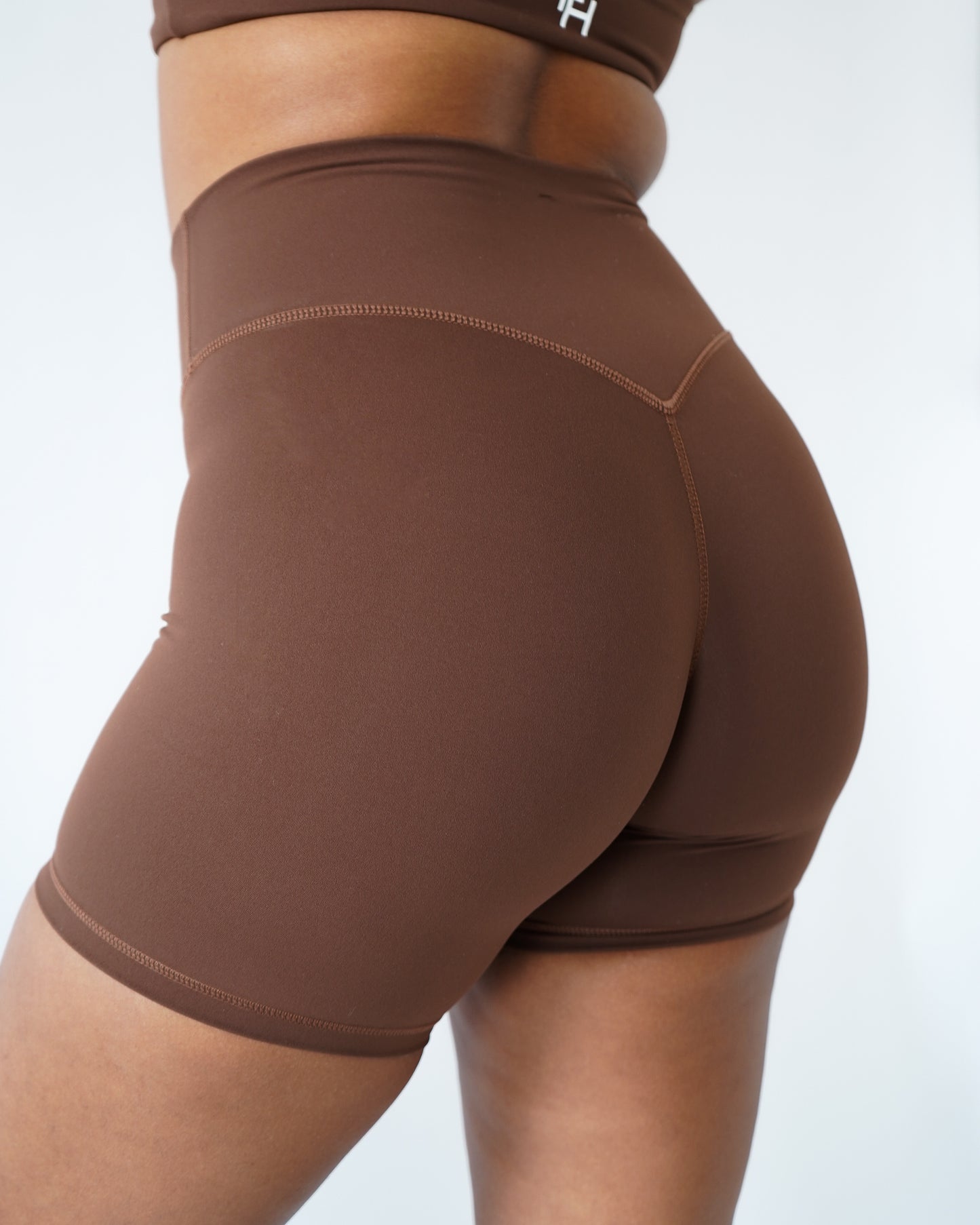 PERFORMANCE BIKER SHORTS 6” - Clay