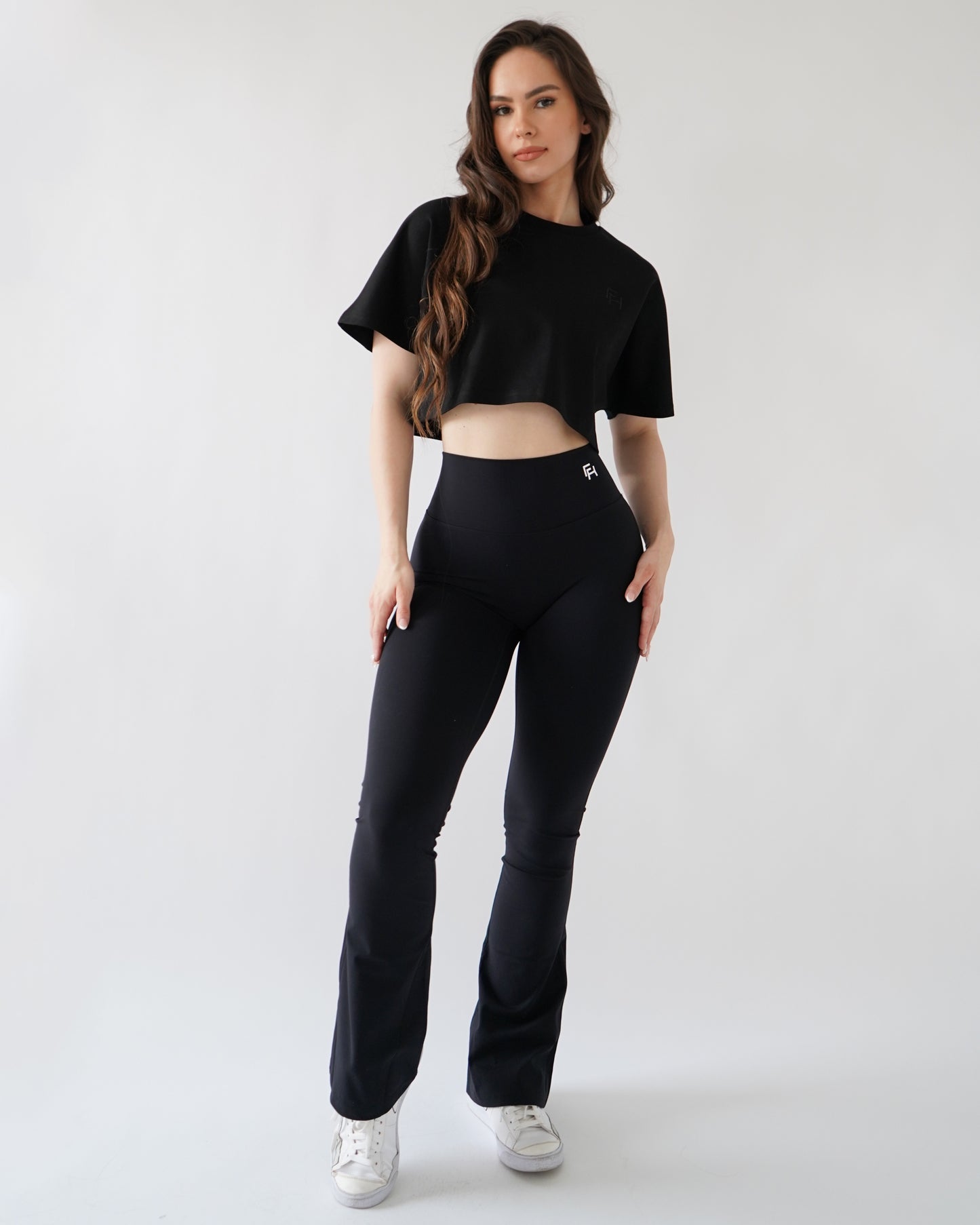 RELAXED CROP TEE- Black