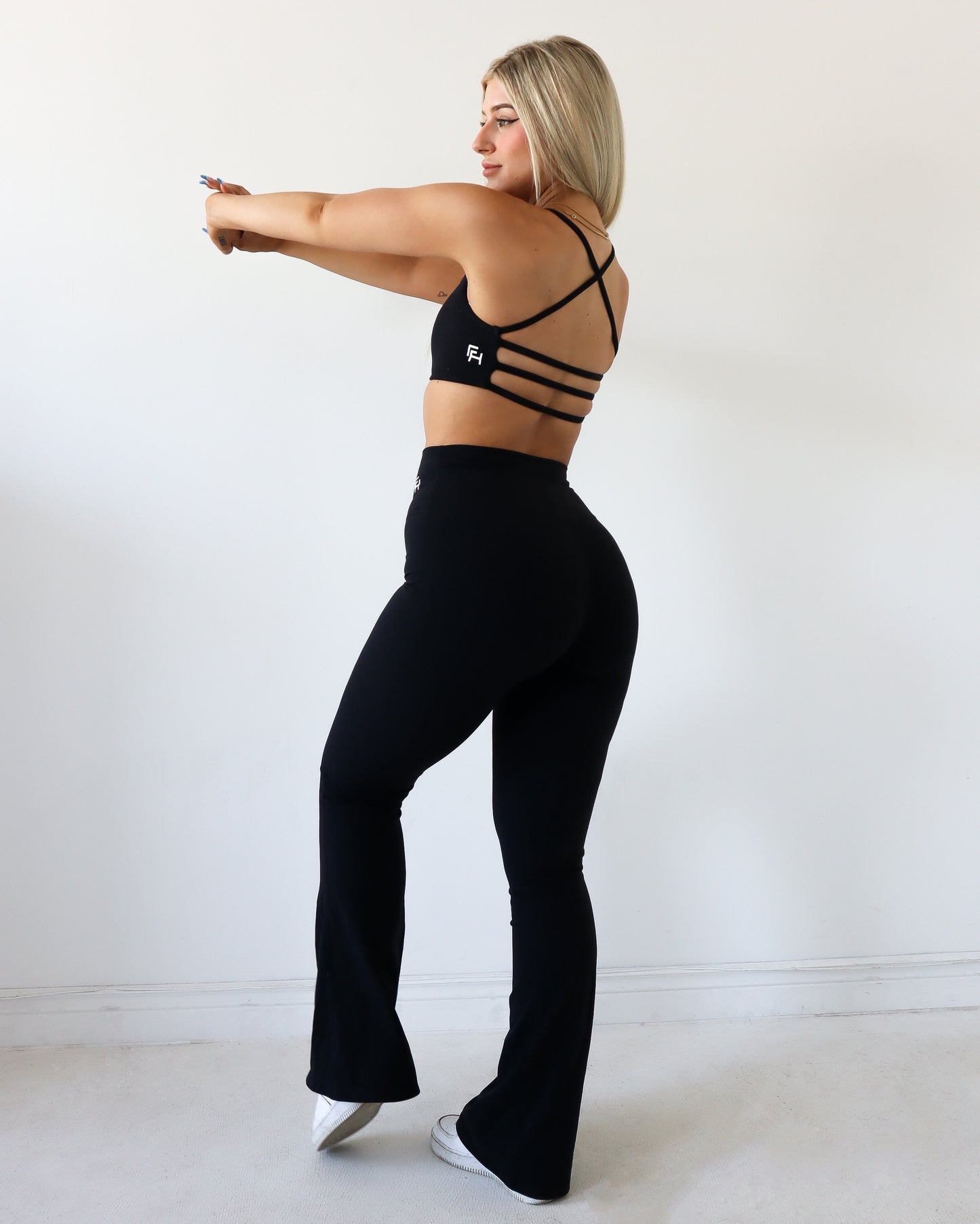 CORE SPORTS BRA - Black
