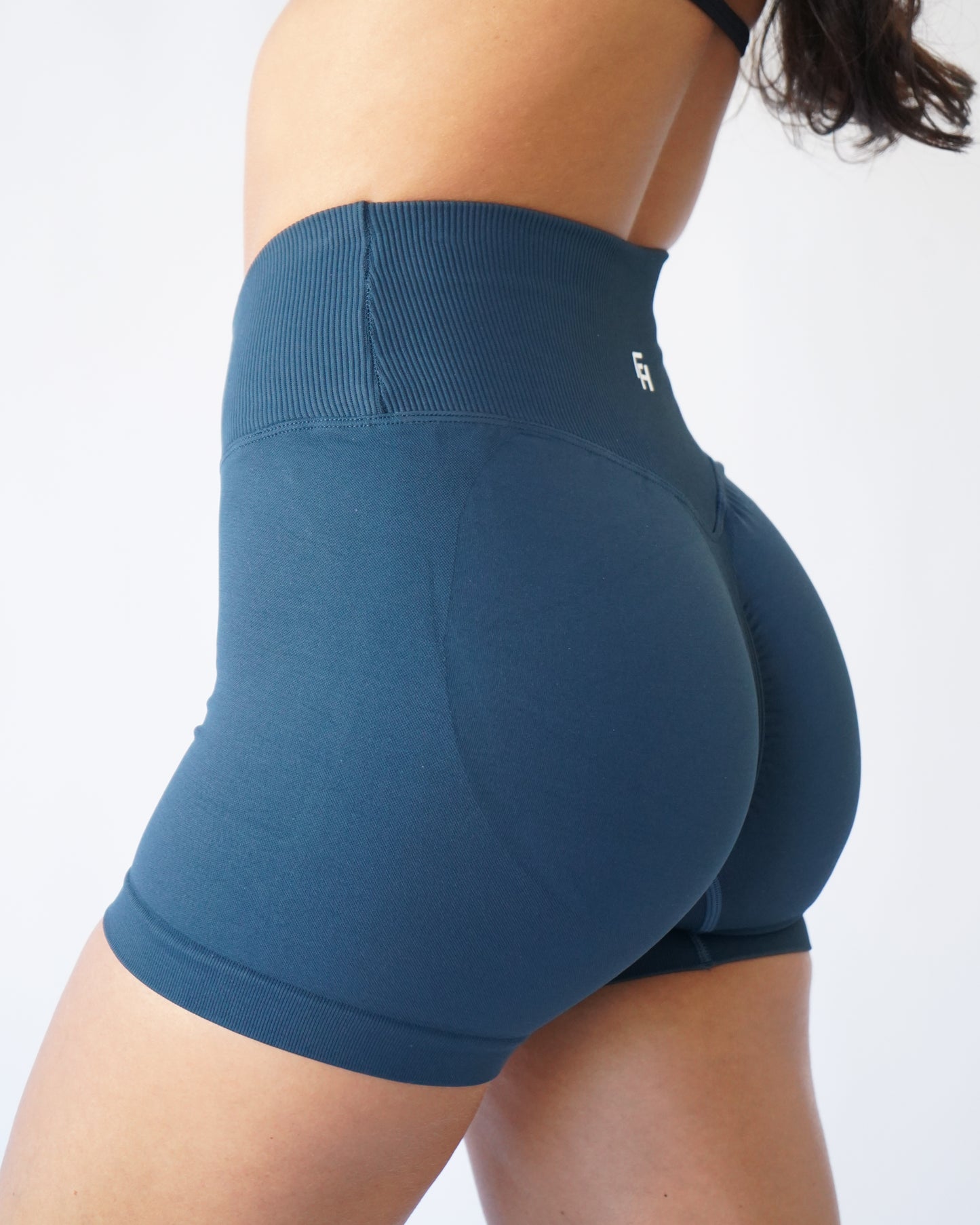 Enhance Contour V-Waist Shorts 4" - Emerald