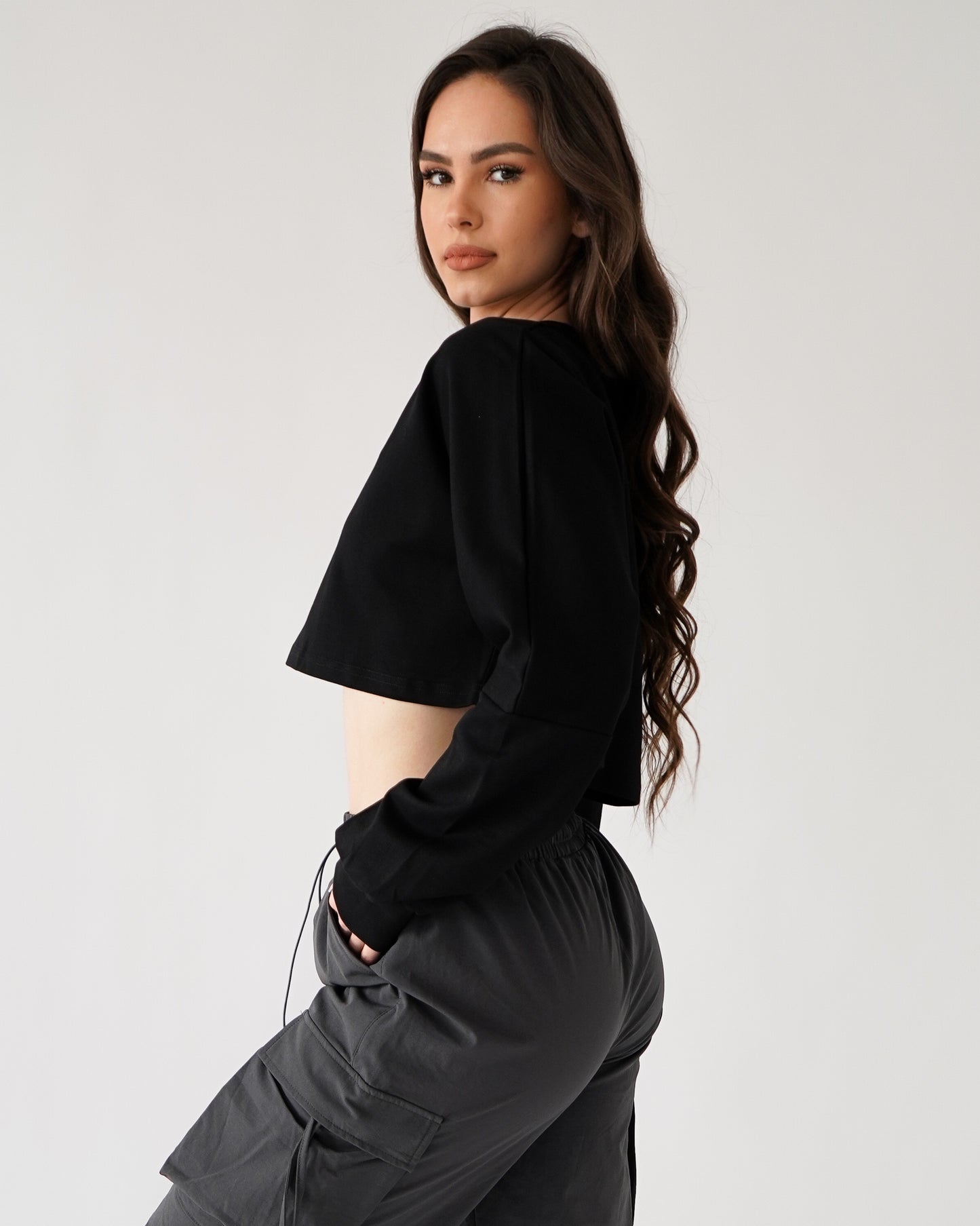 RELAXED CROP LONG SLEEVE - Black