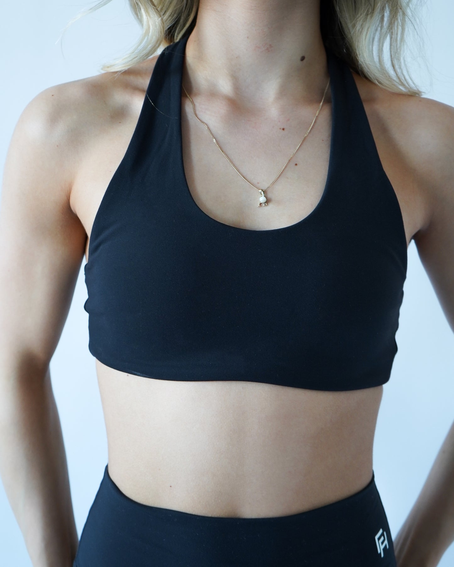 PERFORMANCE HALTER TOP - Black