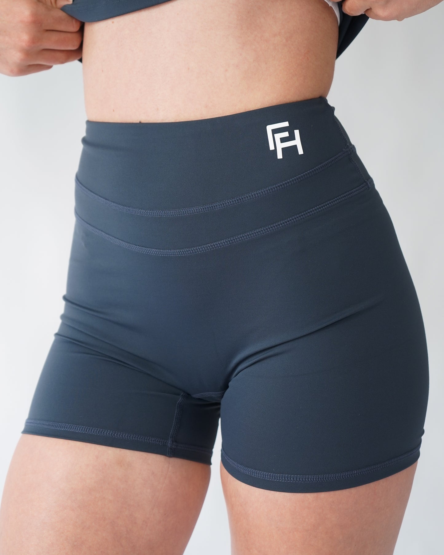 Effortless Shorts 4.5" - Stone
