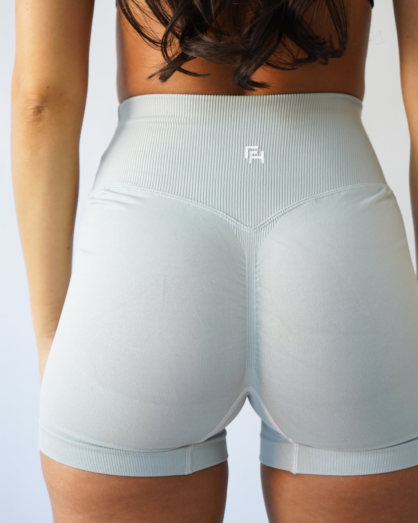 Enhance Contour V-Waist Shorts 4" - Ash