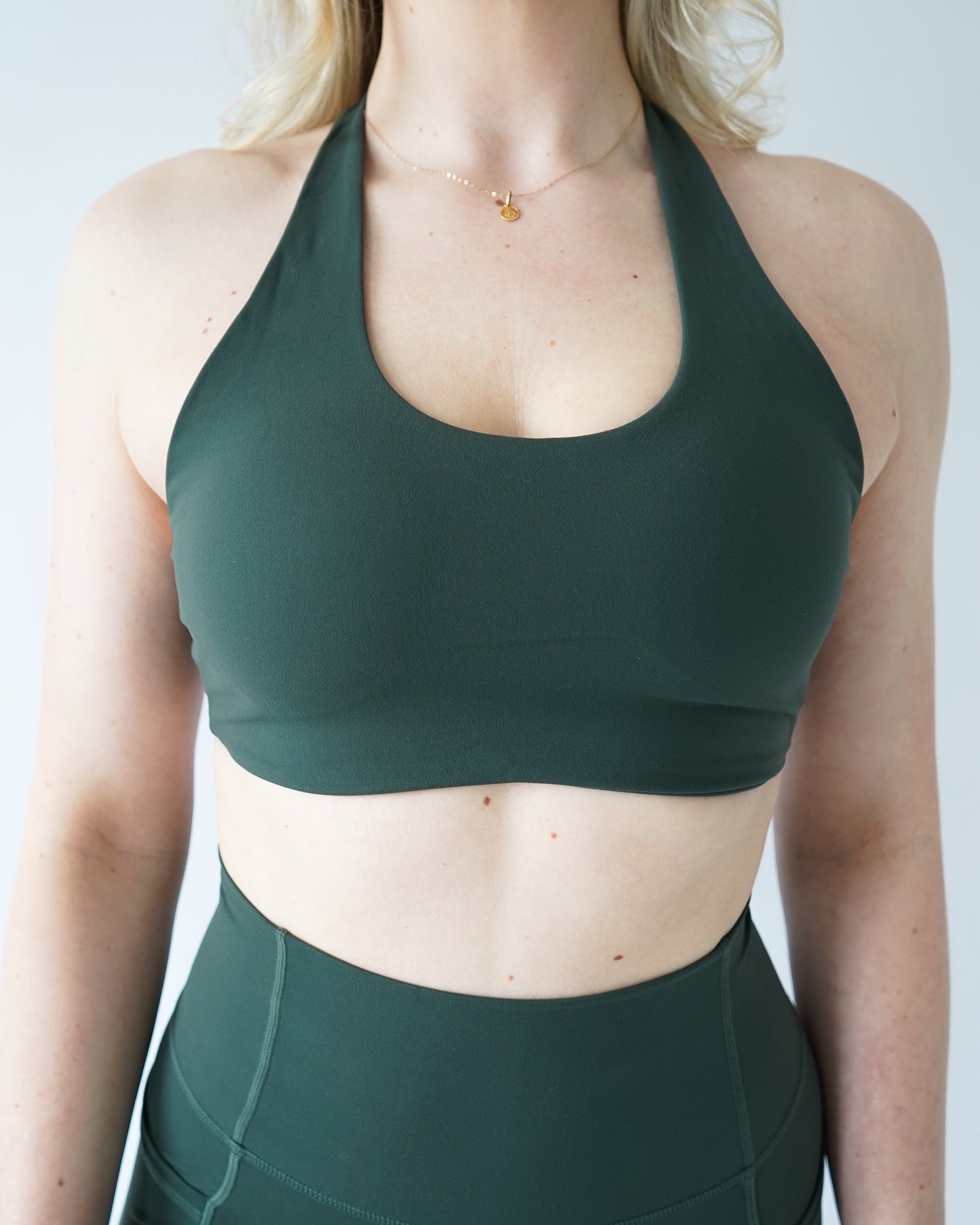 PERFORMANCE HALTER TOP - Forest