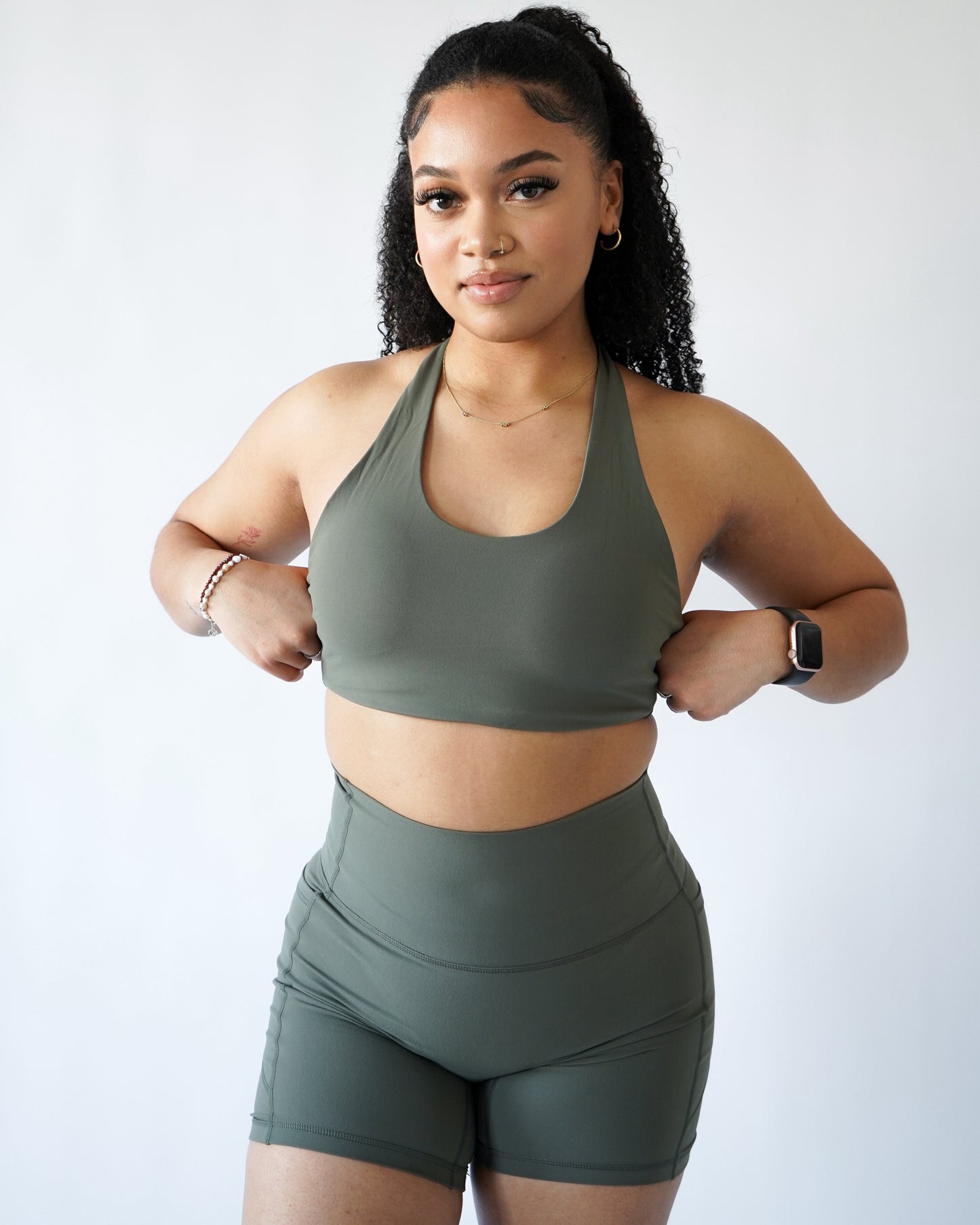 PERFORMANCE HALTER TOP - Olive