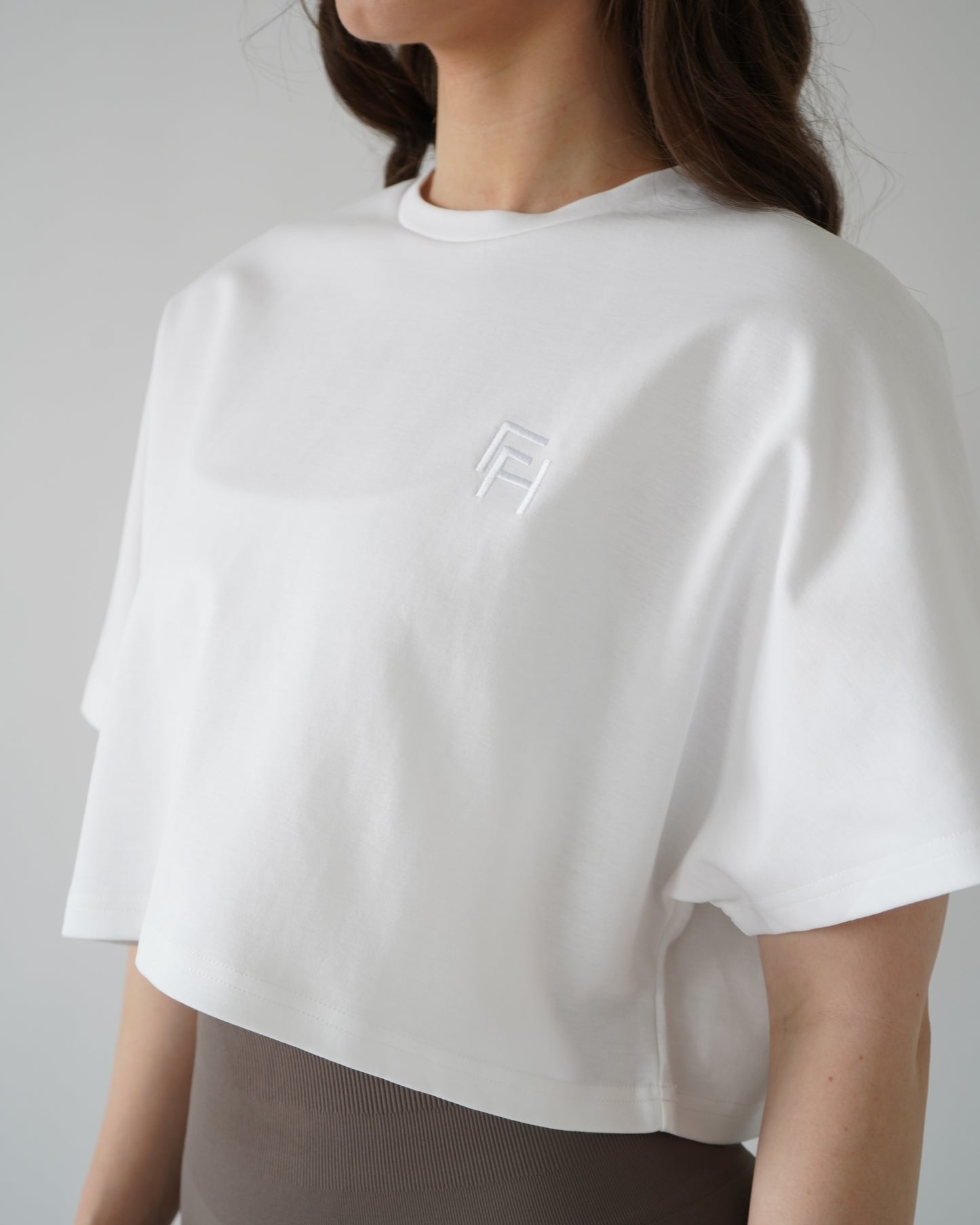 RELAXED CROP TEE- White