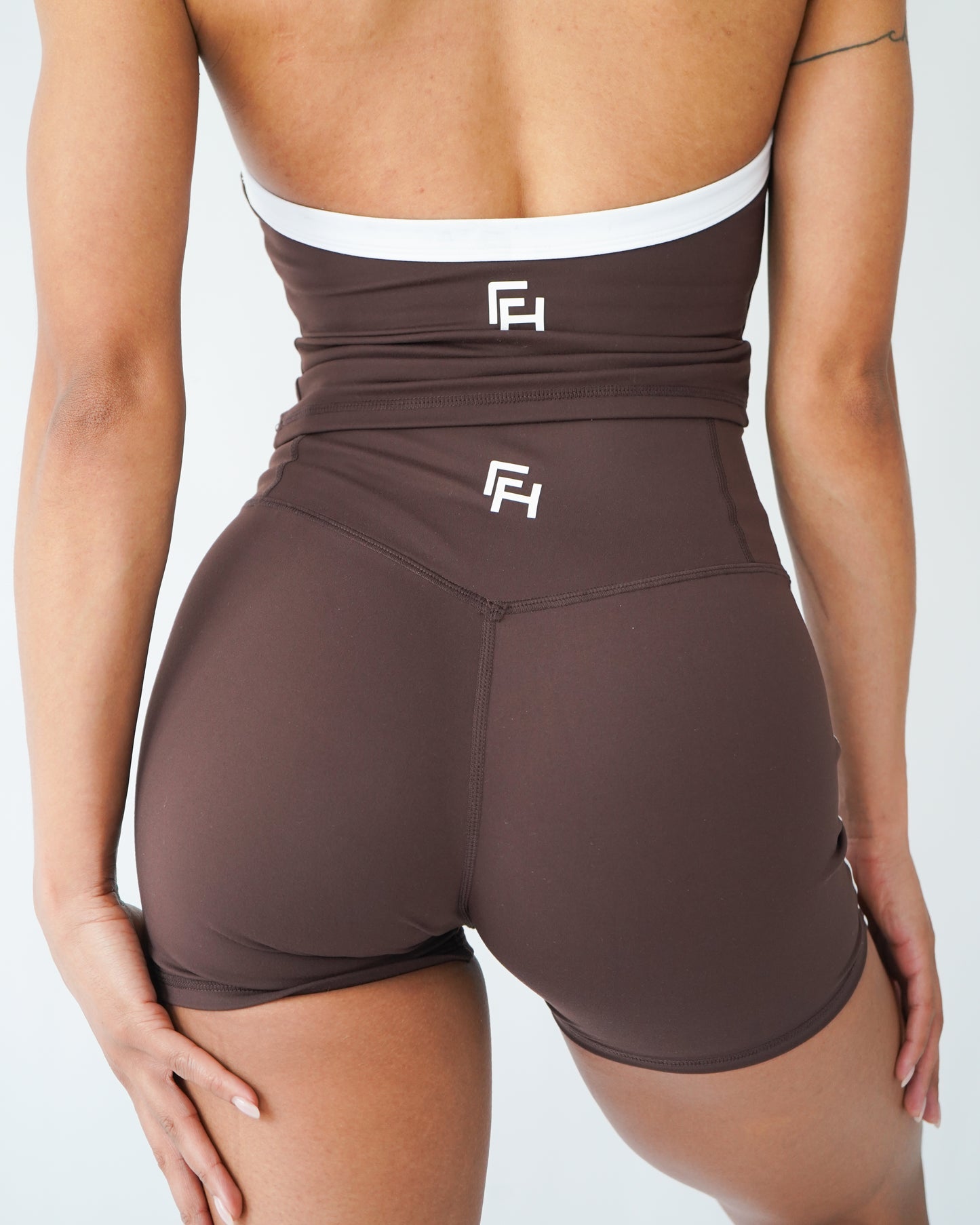 Contrast High-Waist Shorts 4.5" - Cocoa