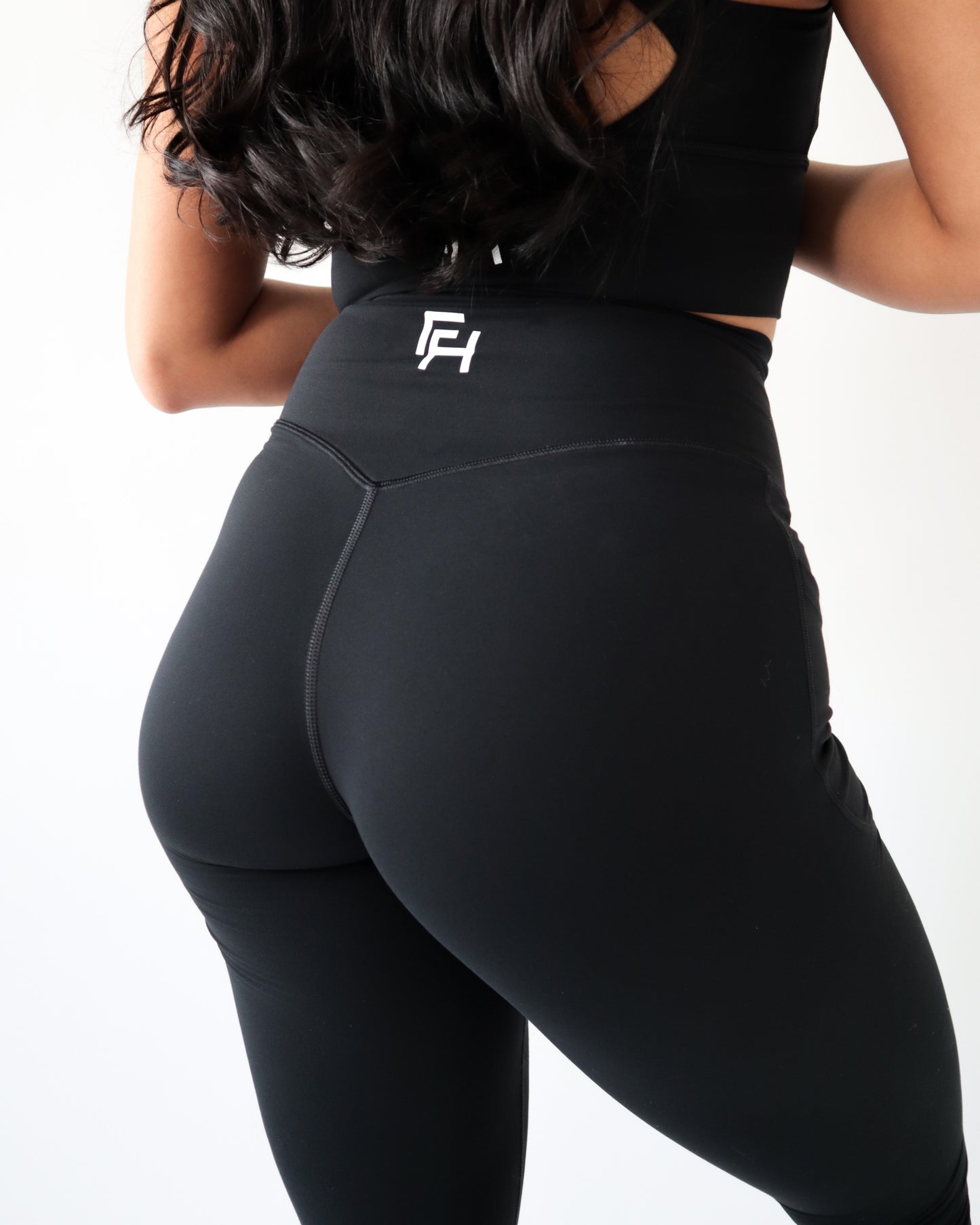 PERFORMANCE POCKET LEGGINGS - Black