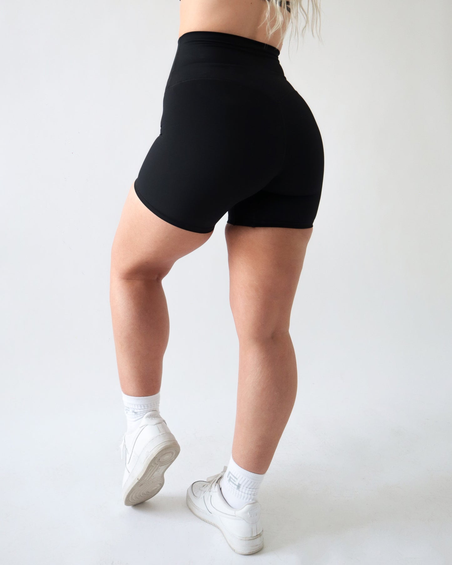 PERFORMANCE BIKER SHORTS 6” - Black
