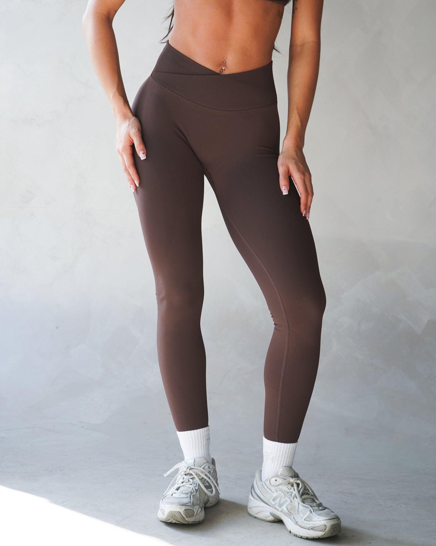 MotionSculpt V-Waist Leggings - Espresso