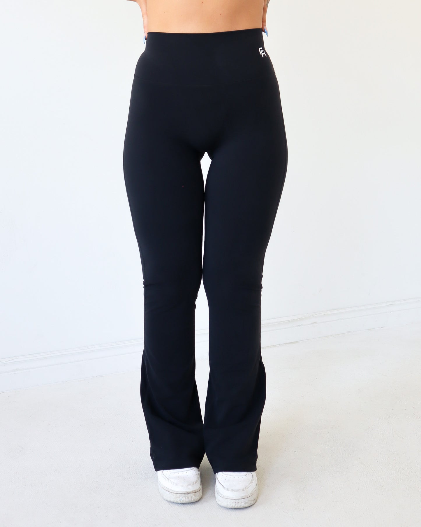 ONYX FLARE LEGGINGS - Black