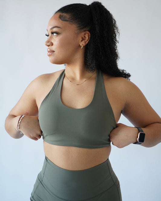 PERFORMANCE HALTER TOP - Olive