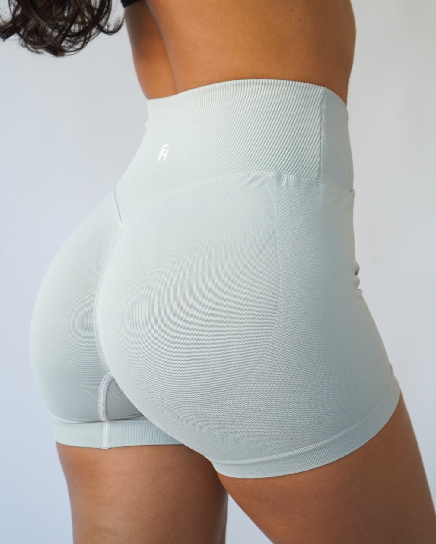 Enhance Contour V-Waist Shorts 4" - Ash