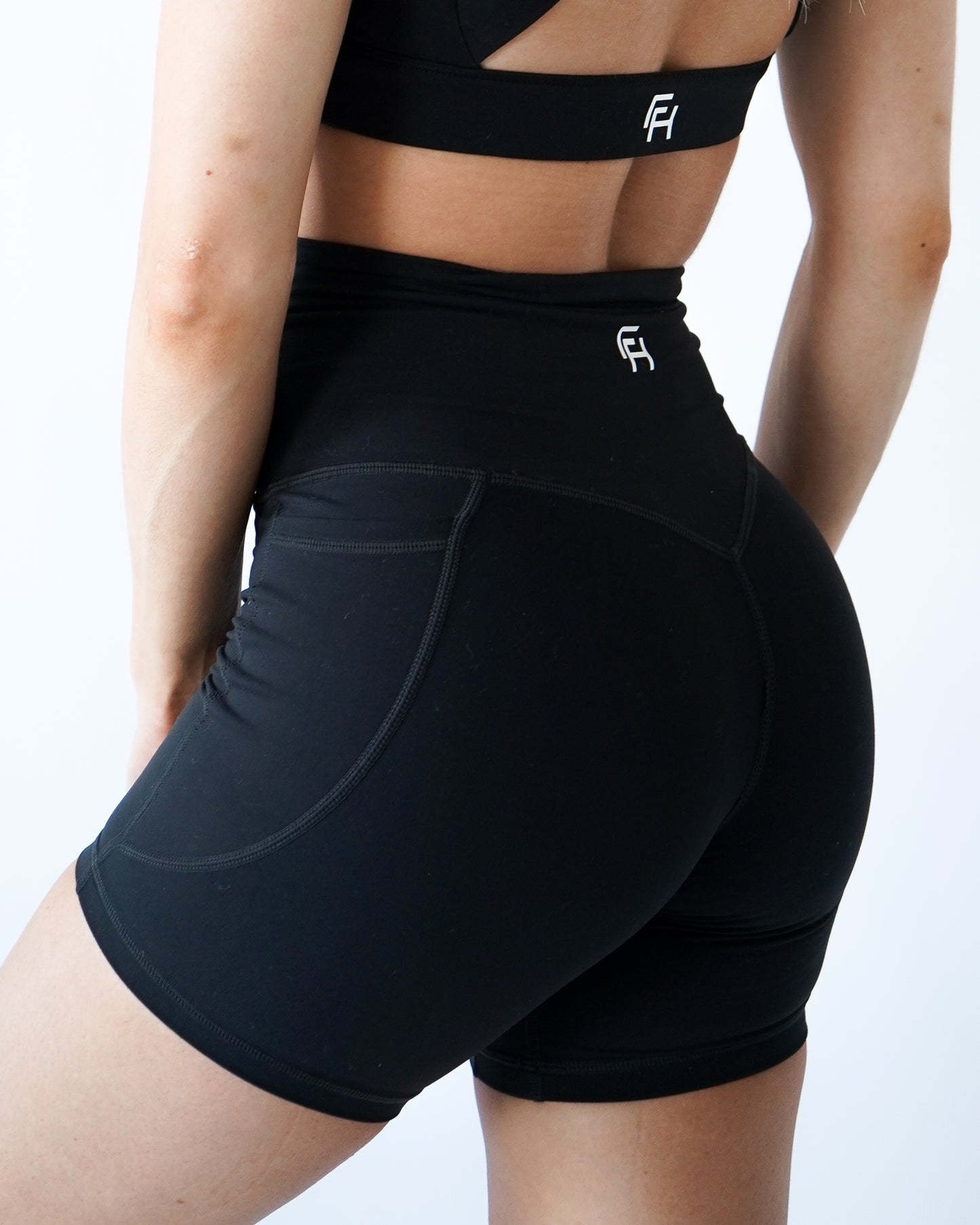 Performance Pocket Biker Shorts - Black