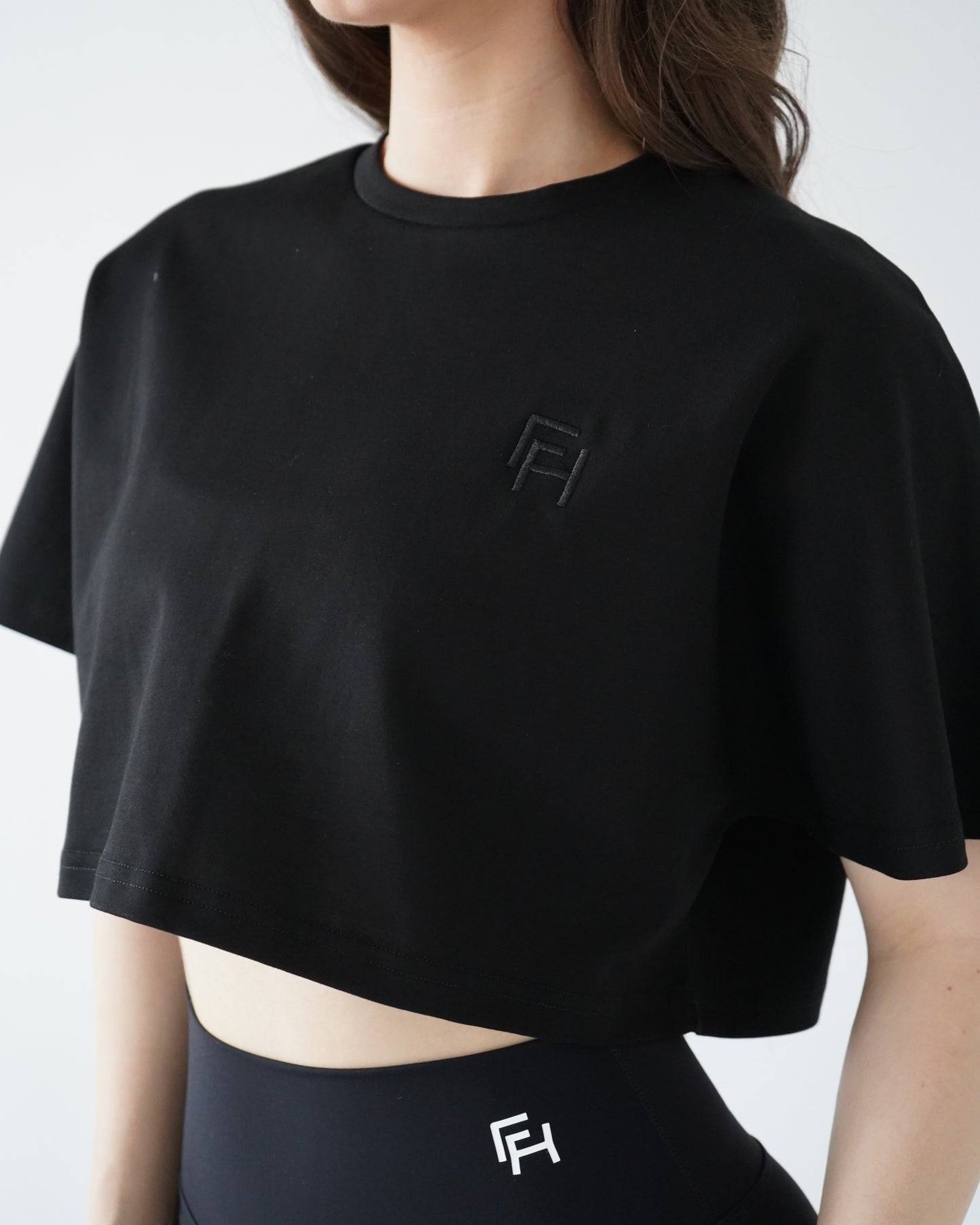 RELAXED CROP TEE- Black