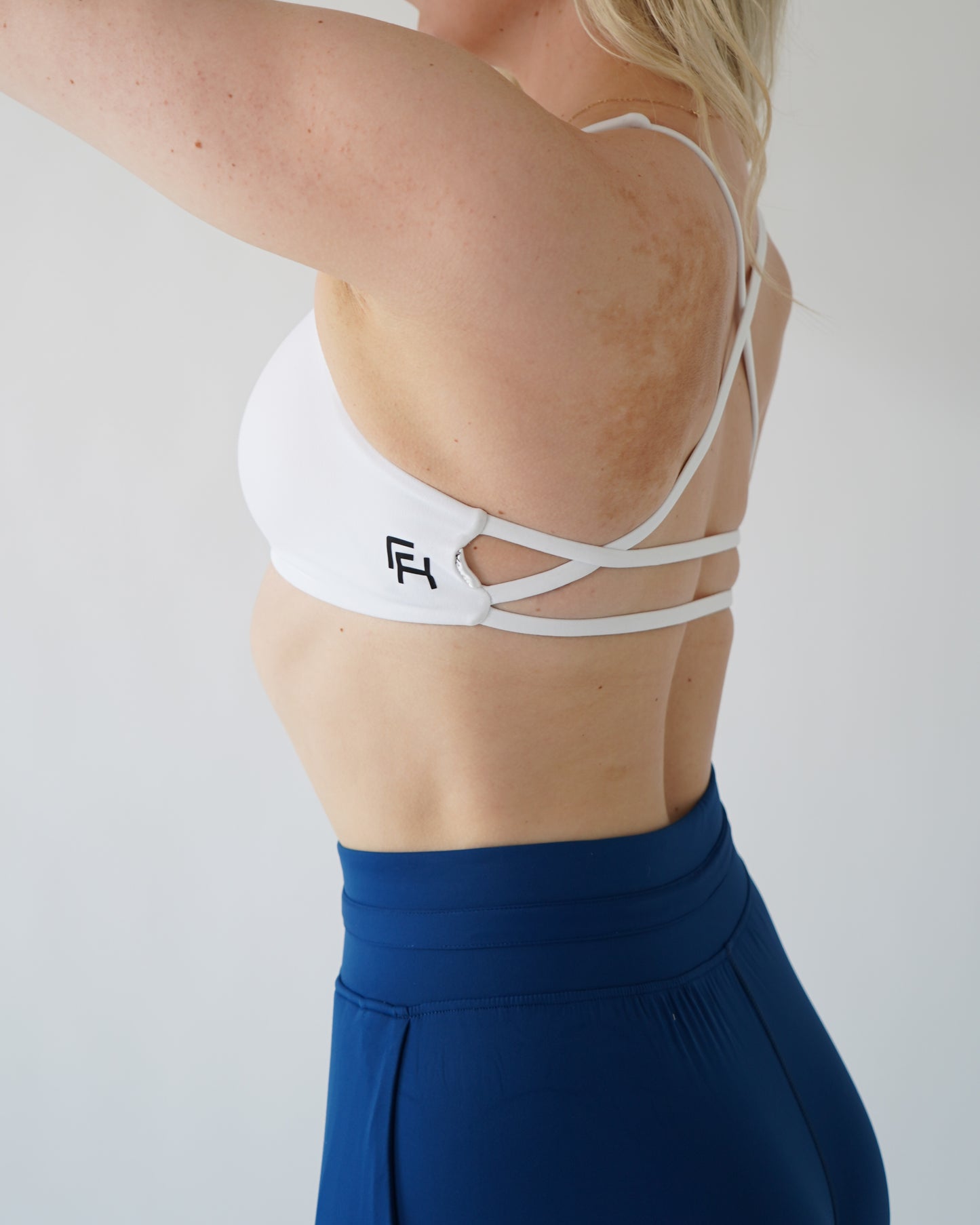 PERFORMANCE SPORTS BRA - White