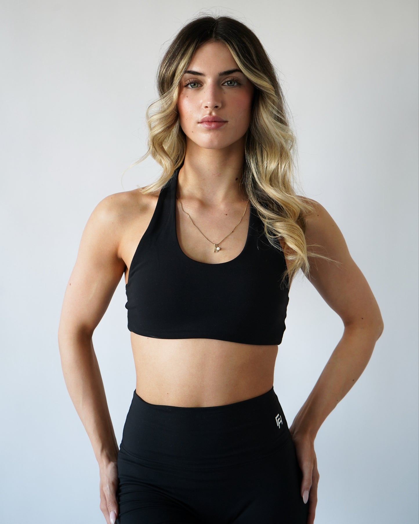 PERFORMANCE HALTER TOP - Black