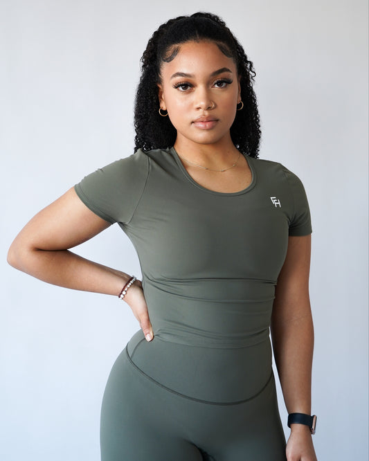 PERFORMANCE TEE - Olive