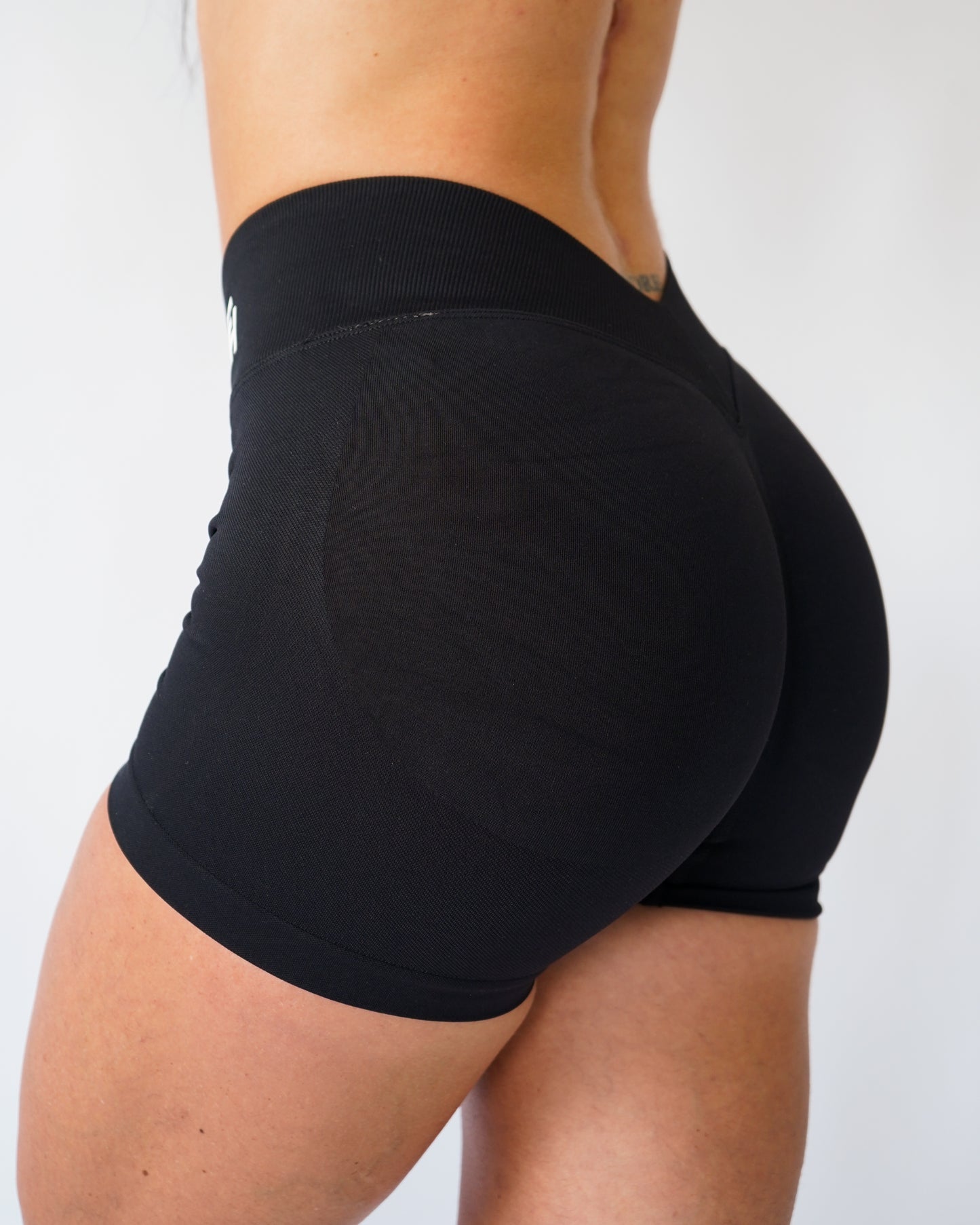 Ascend V-Back Shorts 4" - Black