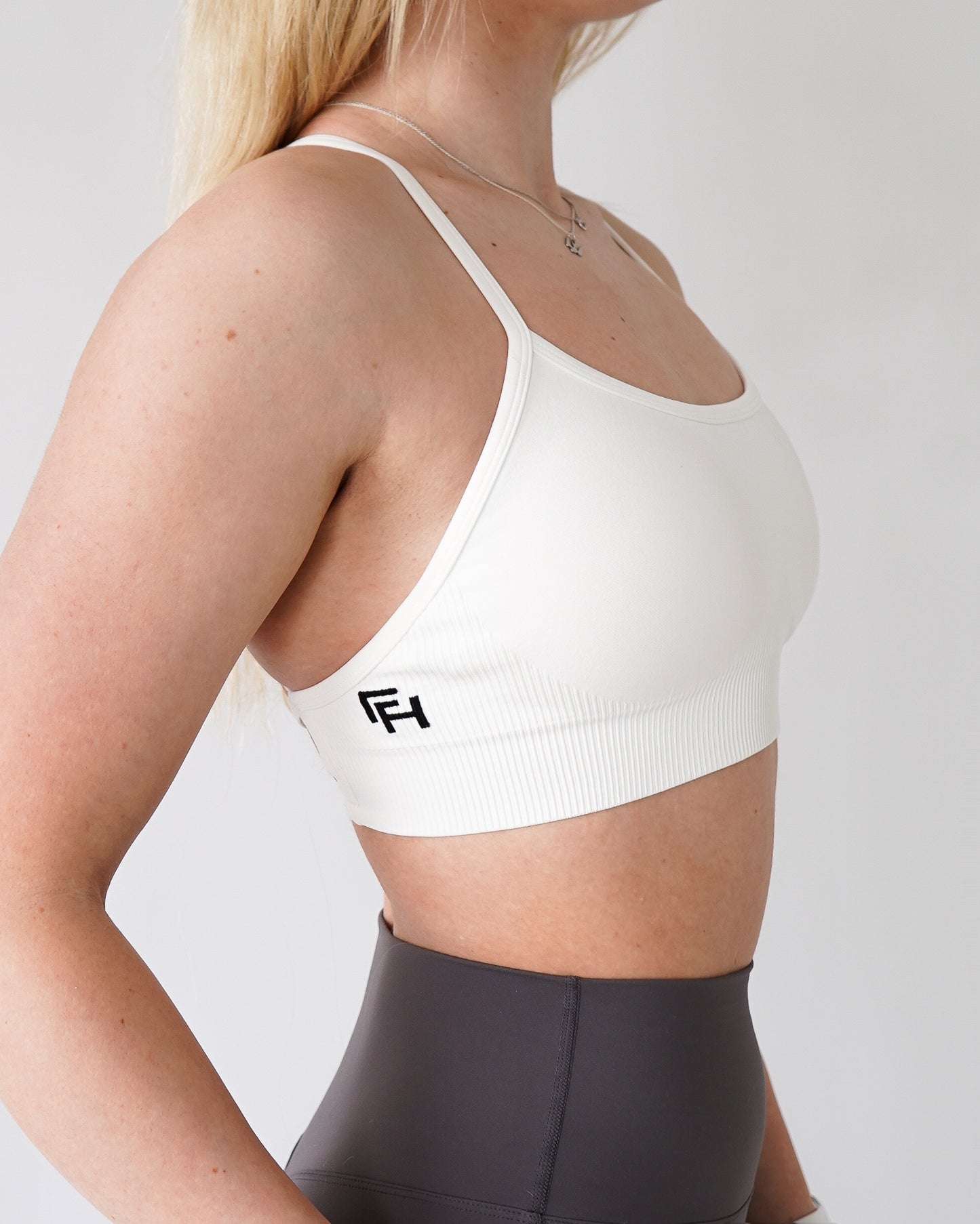 ENHANCE VITAL SPORTS BRA - White