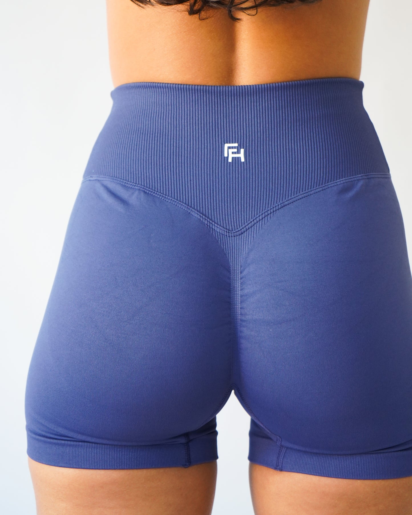 Enhance Contour V-Waist Shorts 4" - Navy