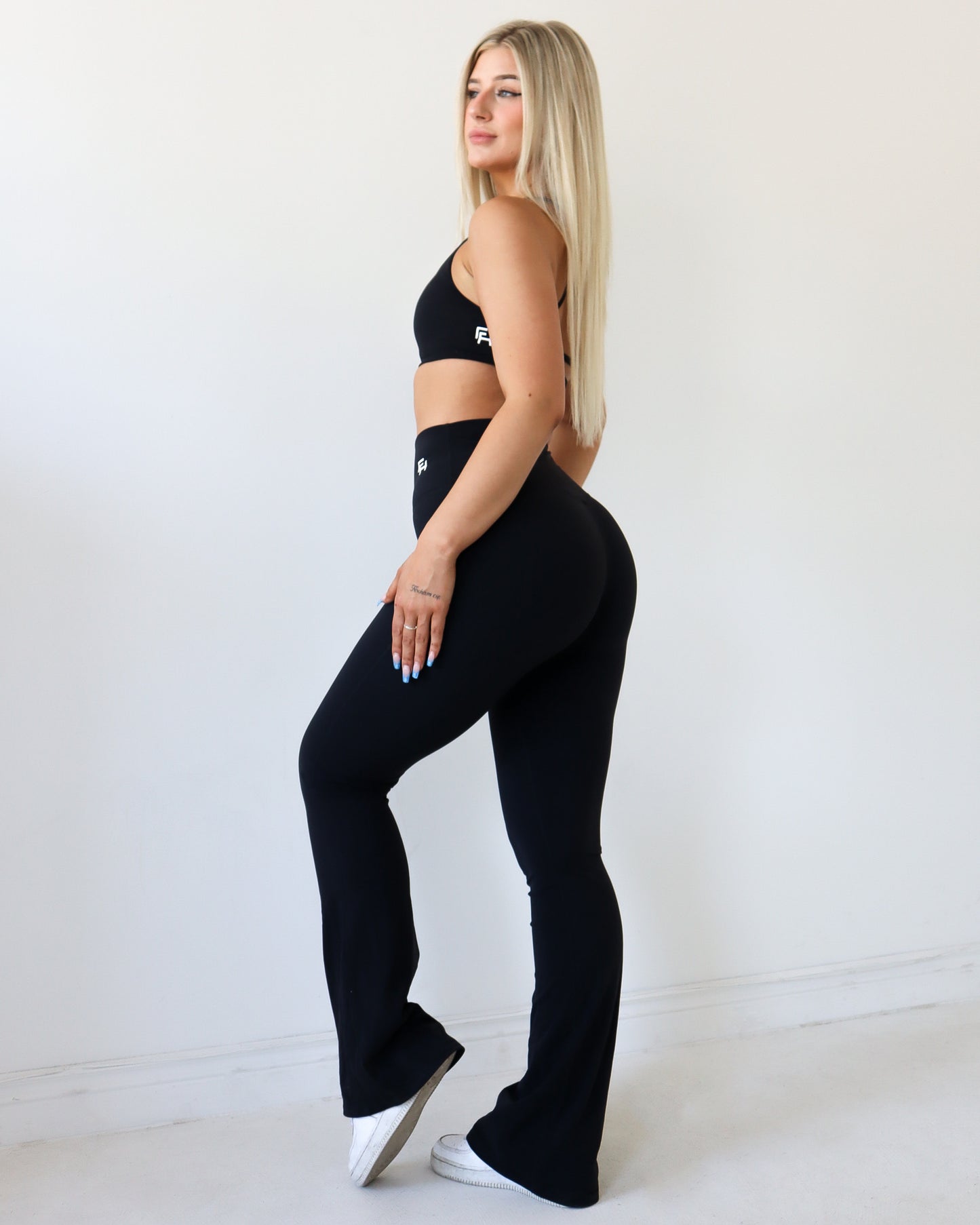 ONYX FLARE LEGGINGS - Black