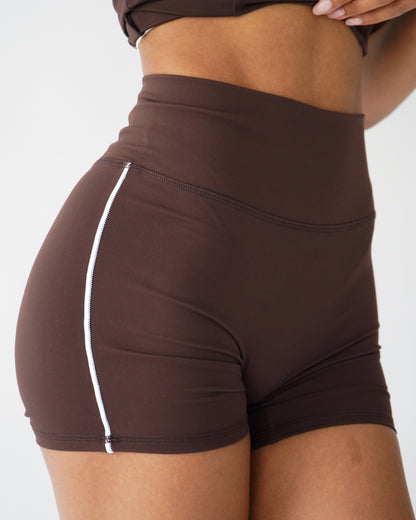 Contrast High-Waist Shorts 4.5" - Cocoa