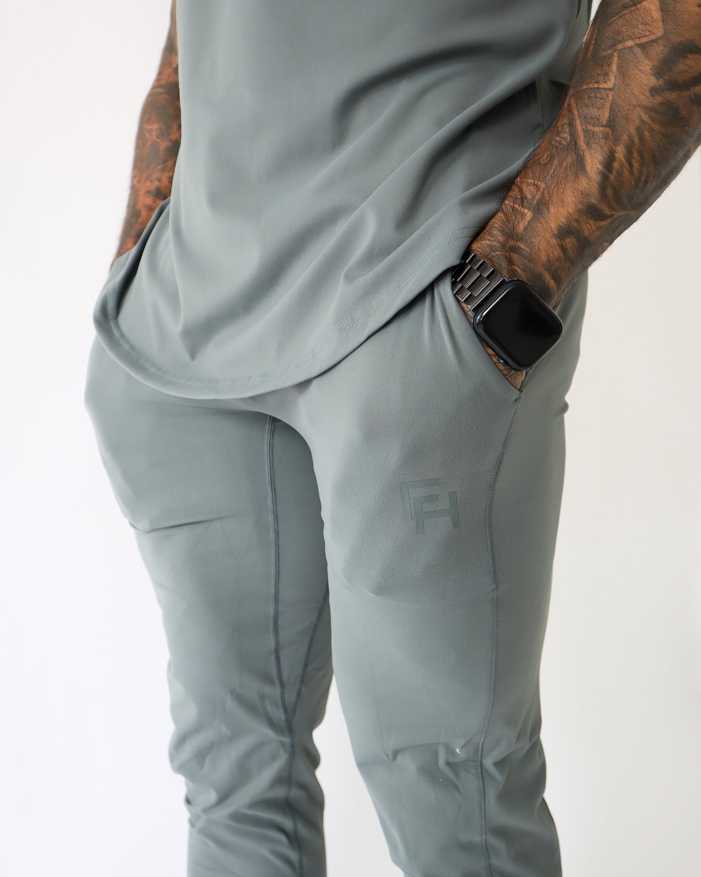 ELEVATE JOGGERS - SHADOW