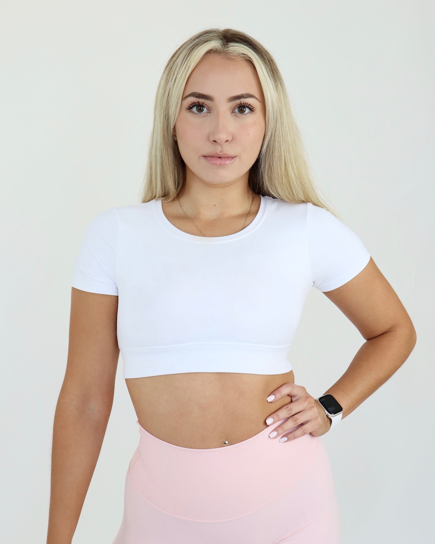 PERFORMANCE CROPPED TEE - WHITE